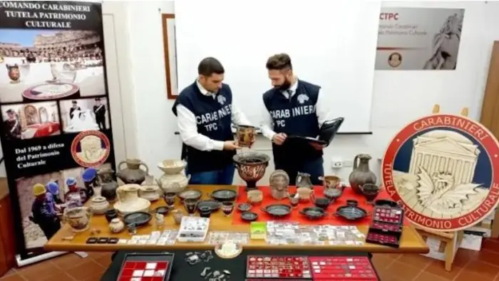 Scavi clandestini nel Casertano, scoperto mercato illegale dell’archeologia: 22 indagati