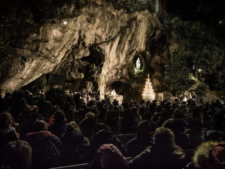 Il nome. Ecco chi è la donna morta a Lourdes: lascia tre figli