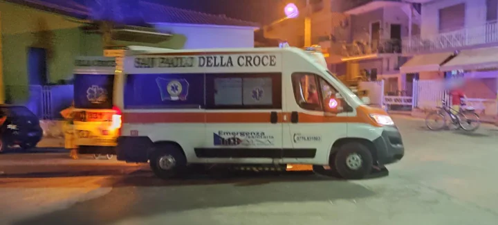 Muore dopo essere stato investito davanti alla rotatoria