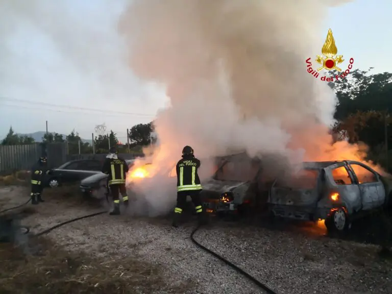 Incendio choc, coinvolte diverse autovetture