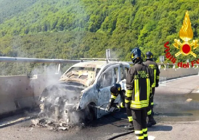 Bruciata l’auto di un carabiniere