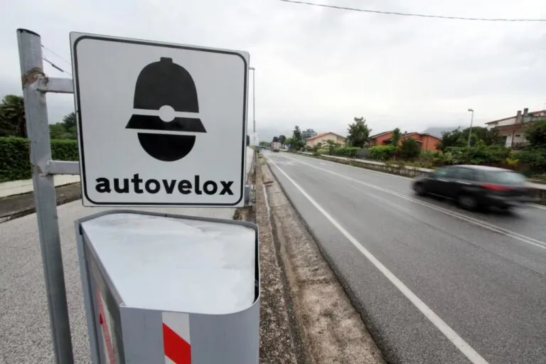 Autovelox, più della metà non sono omologati e le multe nulle: la sentenza della Cassazione