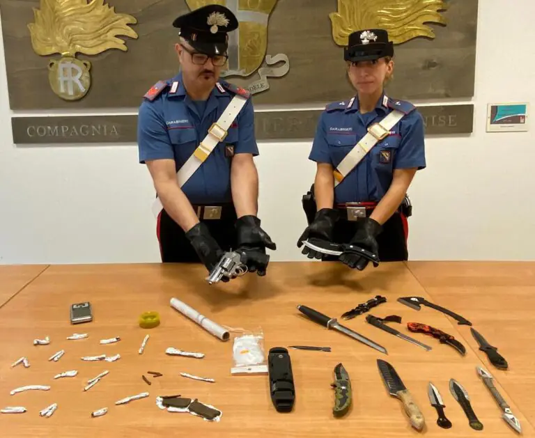 Spaccio mobile, perquisizioni in 3 quartieri della città. Nomi e dettagli