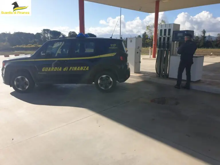 Gasolio alle stelle e frodi sui carburanti, maxi operazione della Finanza