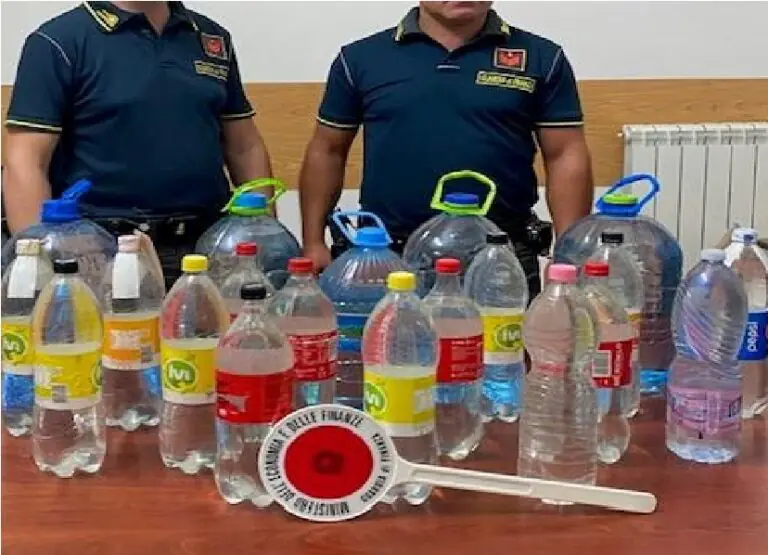 Finanza li ferma sulla Statale con 60 litri di grappa: “Non si fa così”. E gliela sequestra