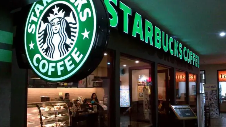 Starbucks assume all’Outlet: le info