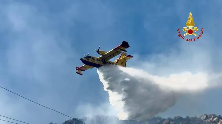 Brucia da oltre 24 ore, incendio terribile nel Casertano