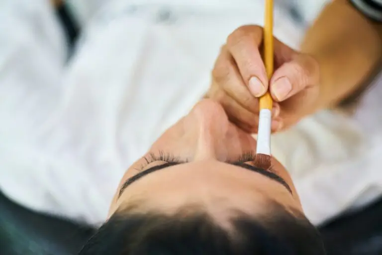 L’evolversi del mondo dei cosmetici per il viso: beauty routine e prodotti professionali per l’estetica