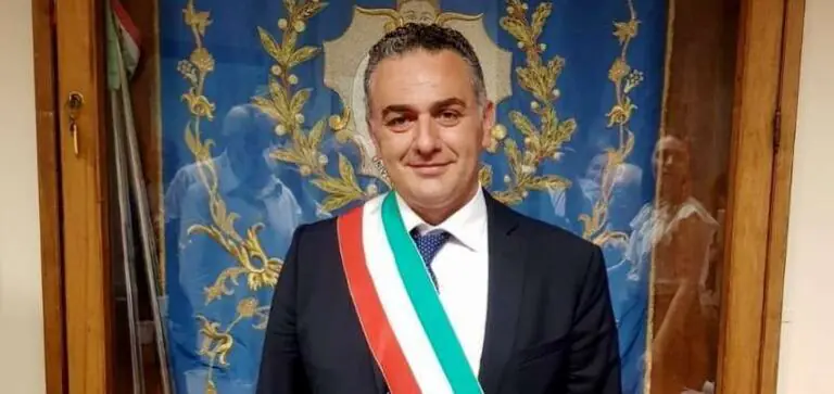 Rifiuti e accoglienza migranti, così funzionava il sistema del sindaco: svelato il dominus