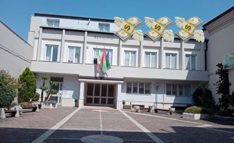 Dichiarato il dissesto finanziario, di questo Comune restano solo le “macerie”