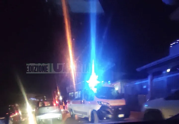 Auto contro muro, un morto e tre feriti