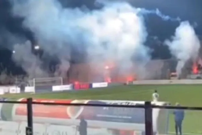 Scontri ultras e invasione, sospeso match della Casertana: un tifoso all’ospedale