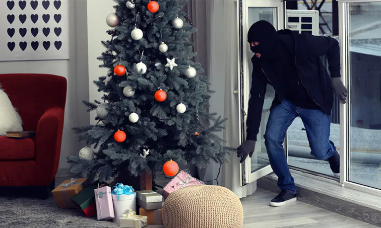 Furti in casa, occhio alle feste di Natale: ecco come proteggersi