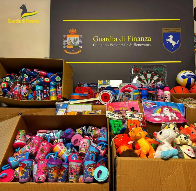 Natale sicuro, requisiti 10mila giocattoli dai finanzieri