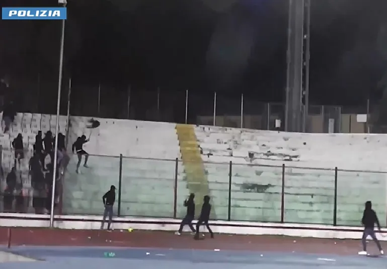 Scontri col Foggia, stangata anche sugli ultras casertani: 10 Daspo totali. VIDEO