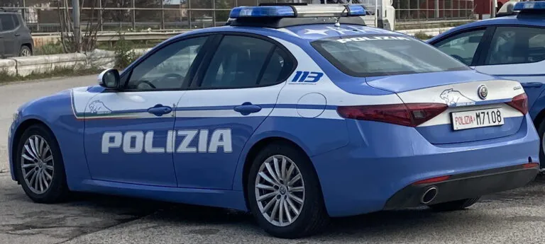 Folle inseguimento sull’A1: ladri speronano l’auto della polizia per scappare