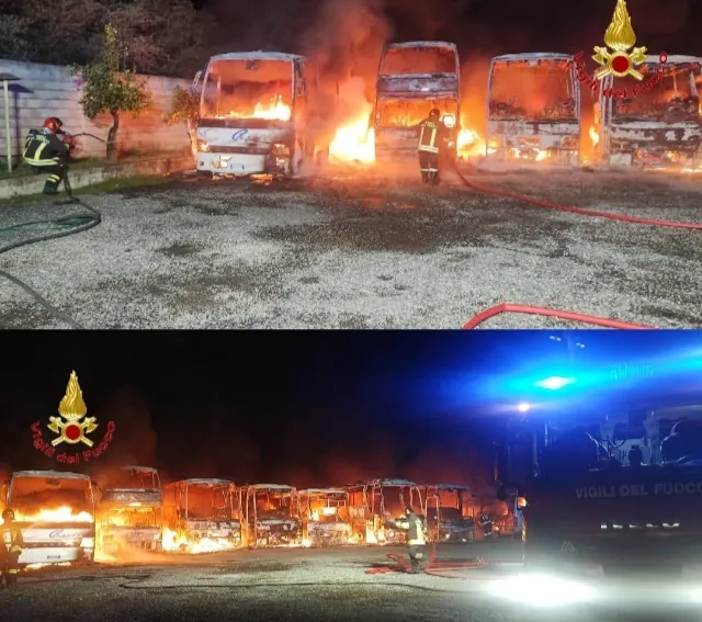 Rogo in ditta, bilancio choc: 8 bus distrutti dopo 5 ore inferno. Le ultime