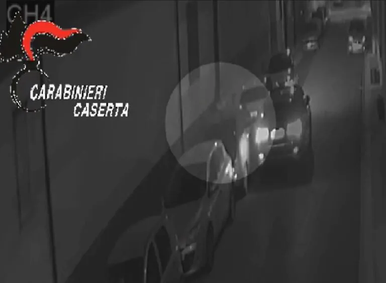 Arrestato il terrore delle coppiette: pistola spianata contro le auto in sosta
