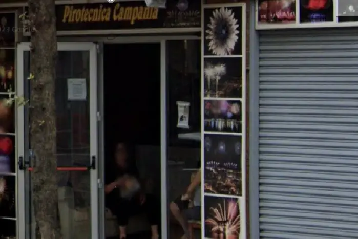 Sparatoria in provincia, negozio crivellato di colpi
