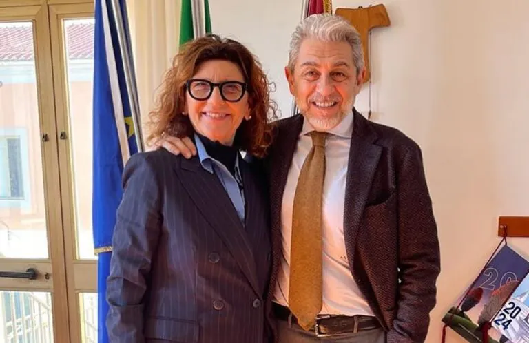Questore incontra moglie dell’agente ucciso nella strage