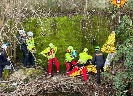 Pescatore trovato morto nel fiume