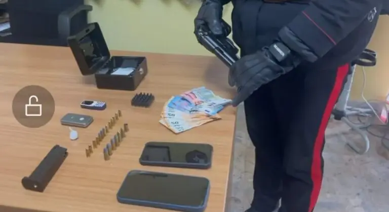 Sequestrato dal branco, spuntano pure le armi nelle perquisizioni. I nomi dei fermati