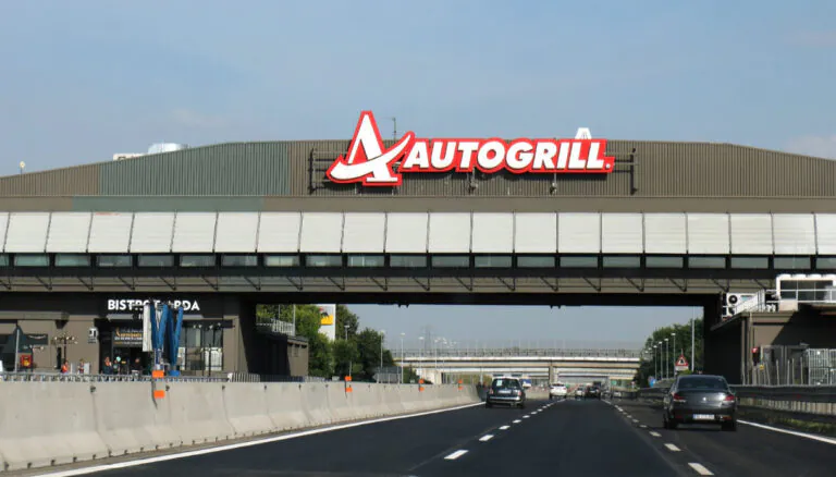 Lavoro in Autogrill: si cercano benzinai e baristi, come candidarsi