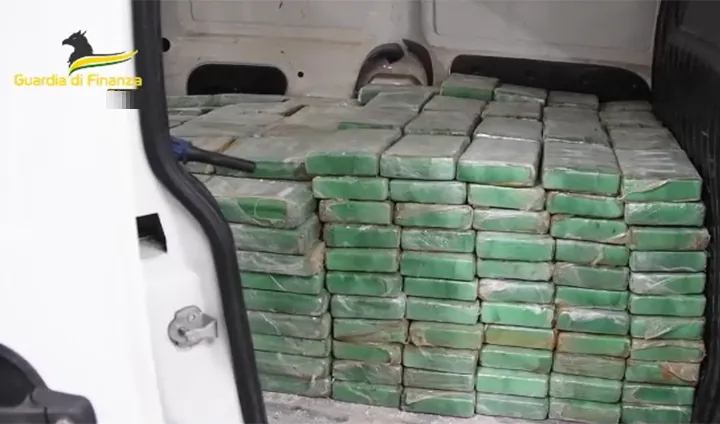 Carico di coca da 2 milioni intercettato in autostrada