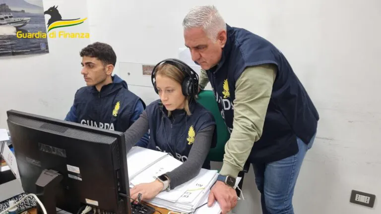 Diplomifici, Finanza negli istituti casertani tra studenti fuorisede e docenti senza titoli
