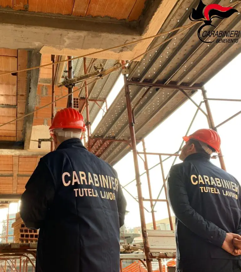 Carabinieri fermano cantiere a rischio: multa stratosferica per imprenditore