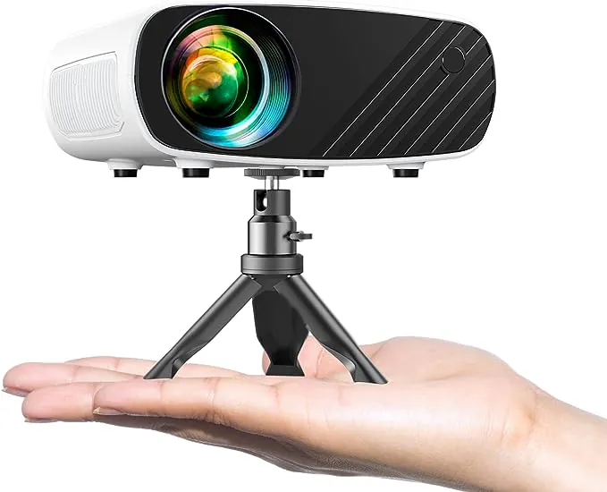 Il Cinema in casa con questo mini-proiettore in doppio sconto, PAGHI solo 60€