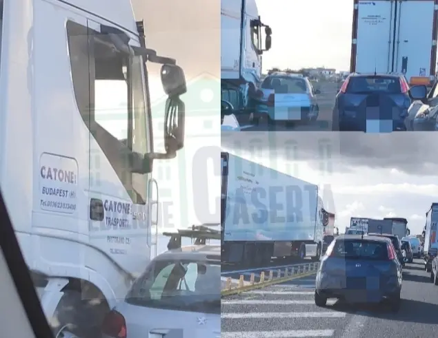 Camion centra auto, si blocca l’autostrada. Foto