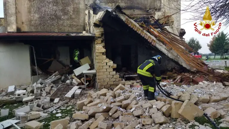 Masseria crolla dopo esplosione, ecco chi sono i 3 feriti: uno è stato trasferito