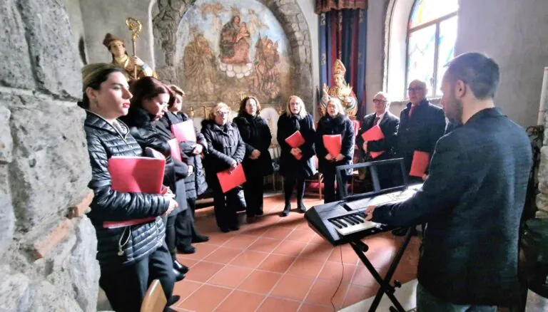 Eremo San Vitaliano, il coro incanta i parrocchiani