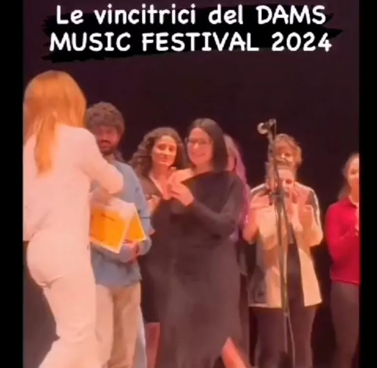 Cantante e studentessa casertana vince Contest dell’Università della Capitale: premiata da Noemi