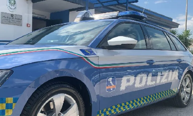 Stanato mentre circola con targhe false, finisce nei guai