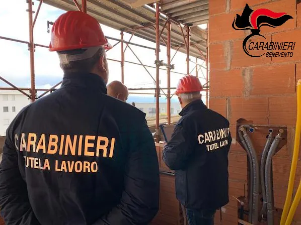 Blitz sul cantiere, costruttore nei guai