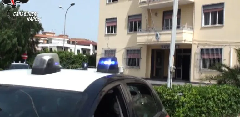 Si presenta in caserma dopo la condanna per camorra