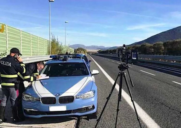 Rapinatore beccato al casello autostradale