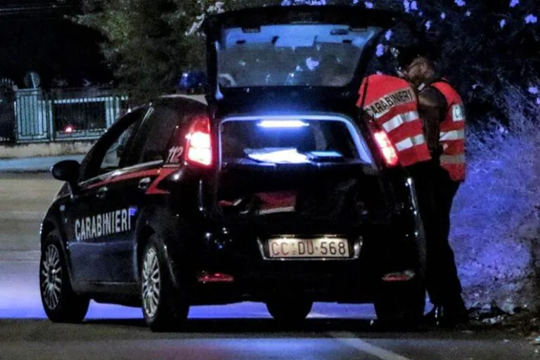 Base di spaccio nel guardrail, trovate 105 dosi di coca