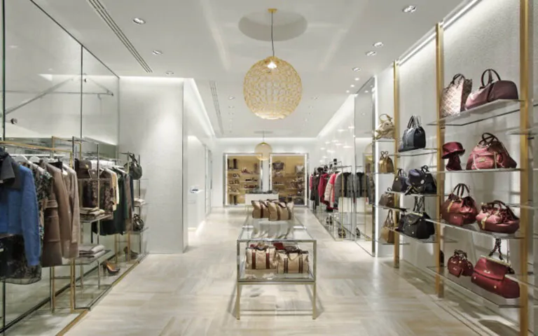 Liu Jo cerca personale presso La Reggia Outlet: tutte le info