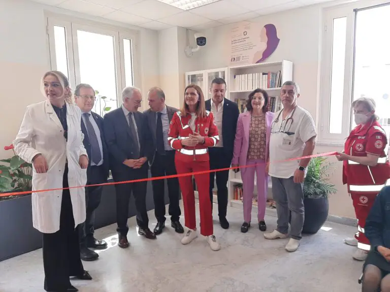 Azienda ospedaliera inaugura biblioteca solidale