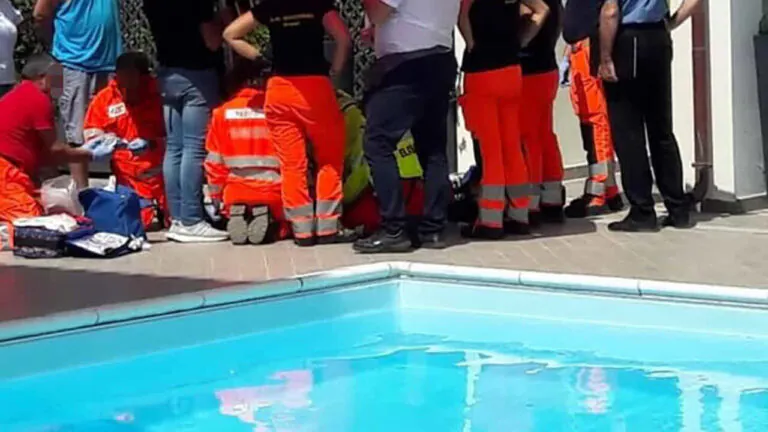 Bimbo di 6 anni muore dopo caduta in piscina, l’appello di “Assopiscine”