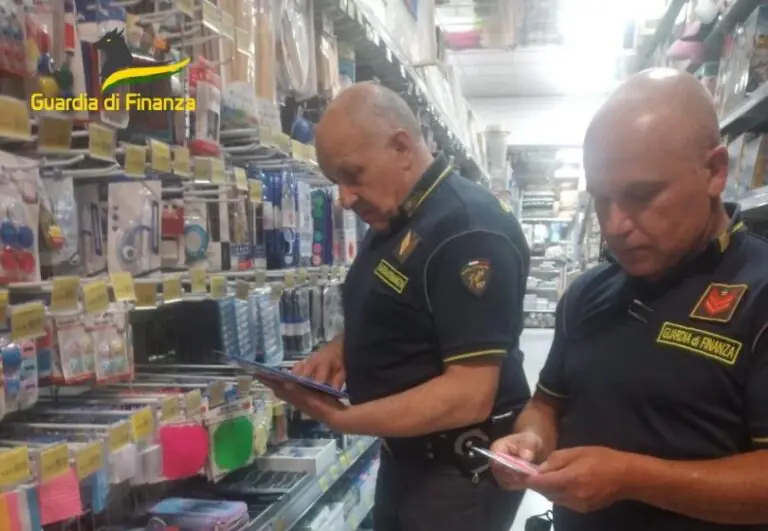 Blitz delle fiamme gialle al maxi store cinese