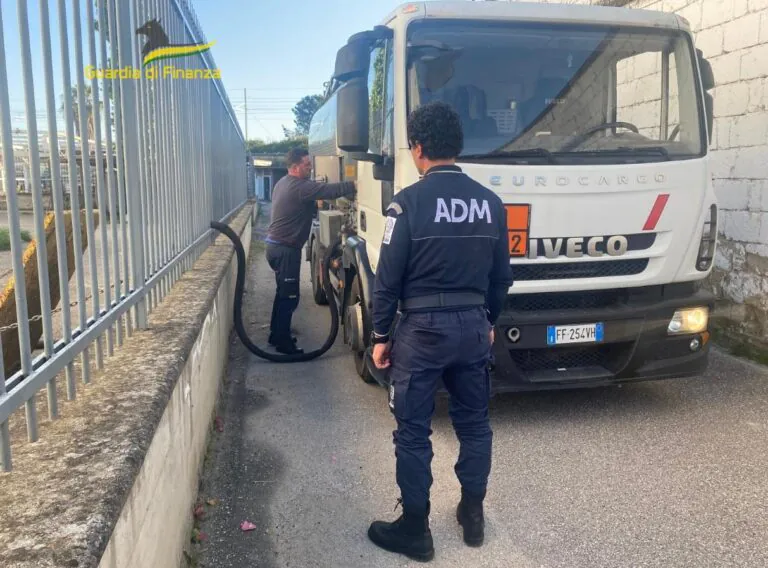 Frode nei distributori, sequestrati oltre 4.500 litri di gasolio irregolare
