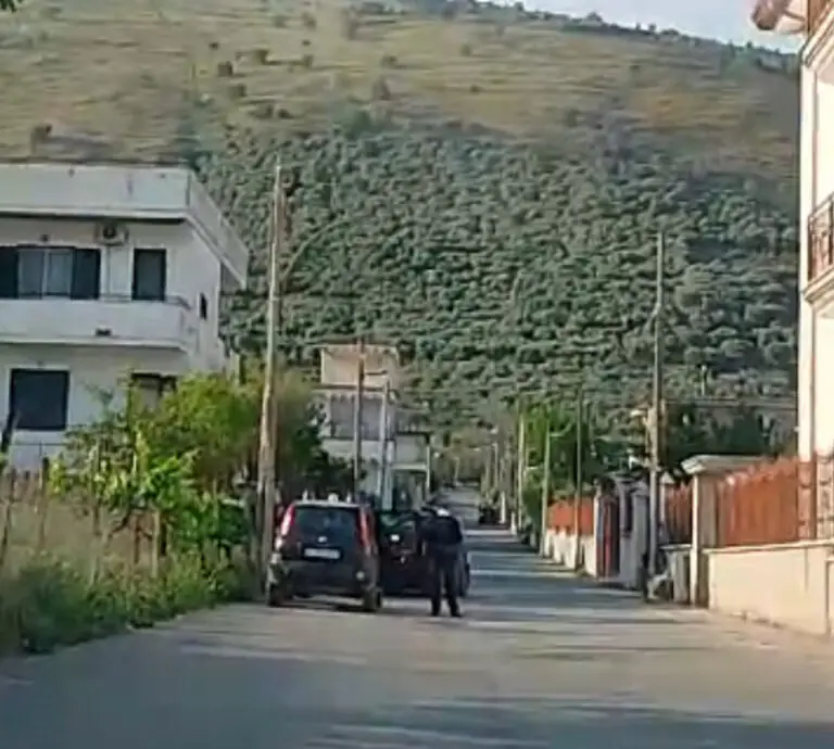 Auto lo prende in pieno, minorenne finisce in ospedale