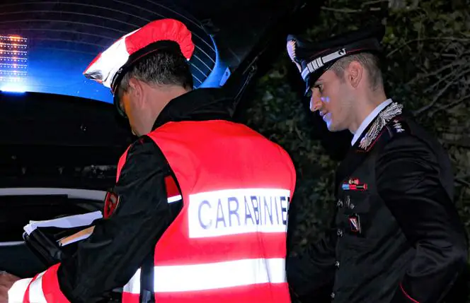 Droga Shop in auto. Pusher bloccato dai carabinieri