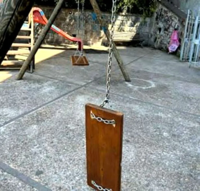 Vandalizzano area giochi per bambini