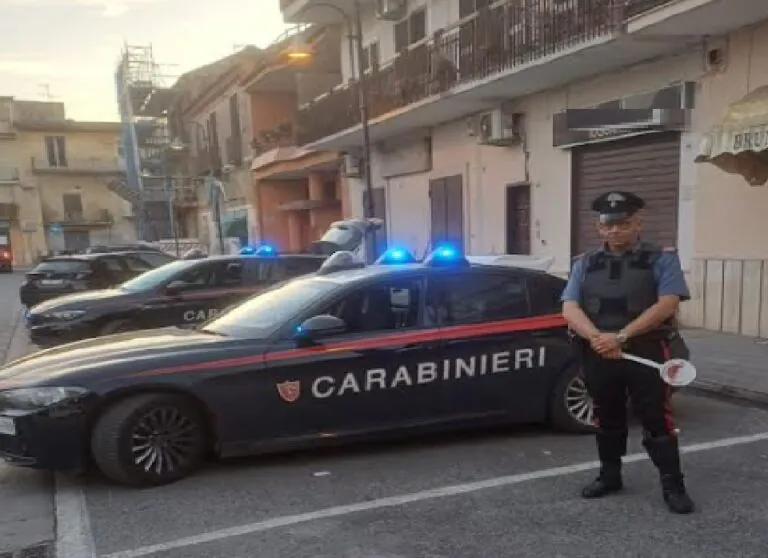 Alla guida senza patente o drogati, fermati dai militari. Beccato pure uno armato