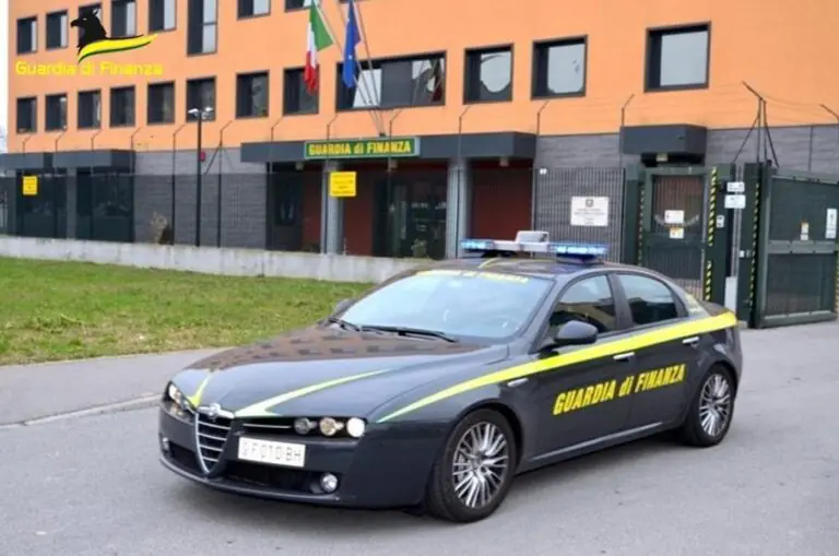 Truffa club di calcio spacciandosi per ricca società estera, scoperti e arrestati: 11 indagati